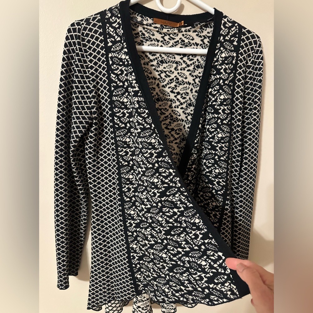 Belldini Long Sleeved Sweater Size Med $15